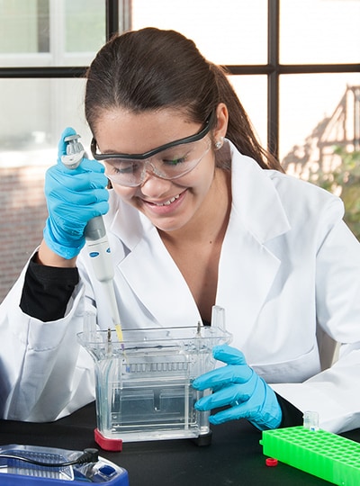 girl performing protein electrophoresis